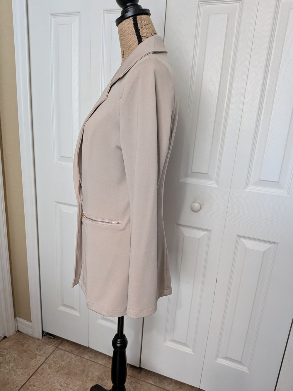 Women's Beige Single-Button Blazer Jacket - Picture 4 of 15